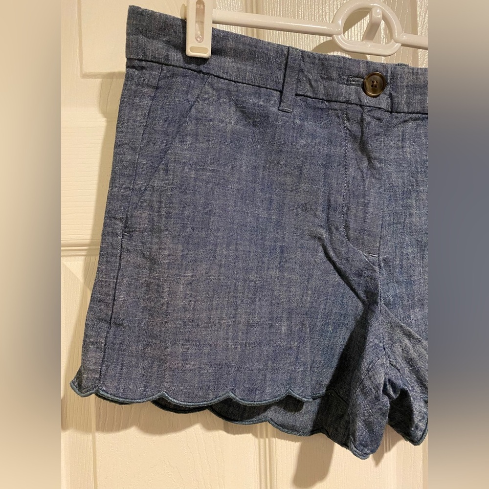 GAP shorts - Picture 2 of 11